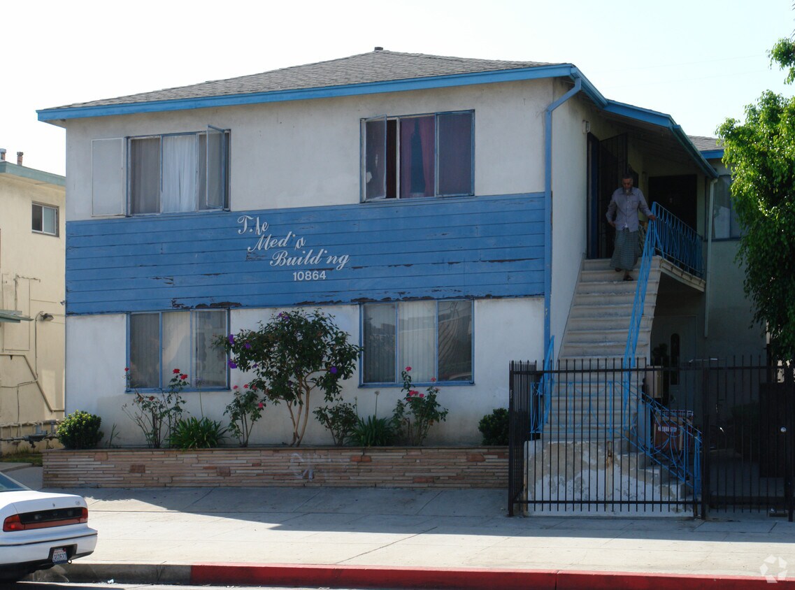Primary Photo - 10864 Venice Blvd
