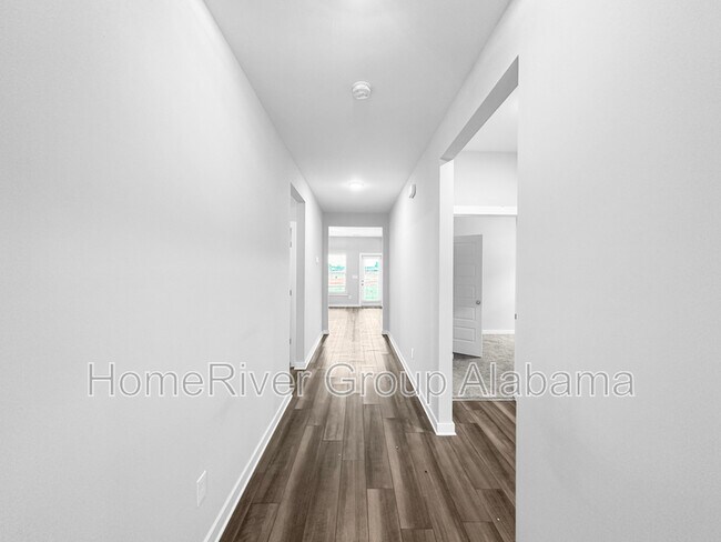 Foto del edificio - 215 John Harold Dr