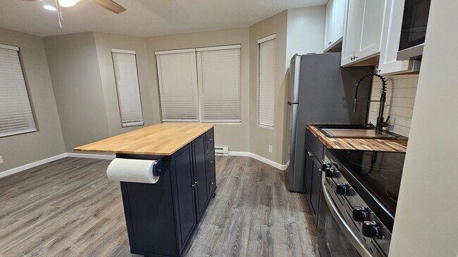 Foto del edificio - 715 W 8th St