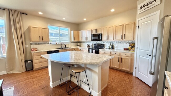 Building Photo - 409 Luminous Dr