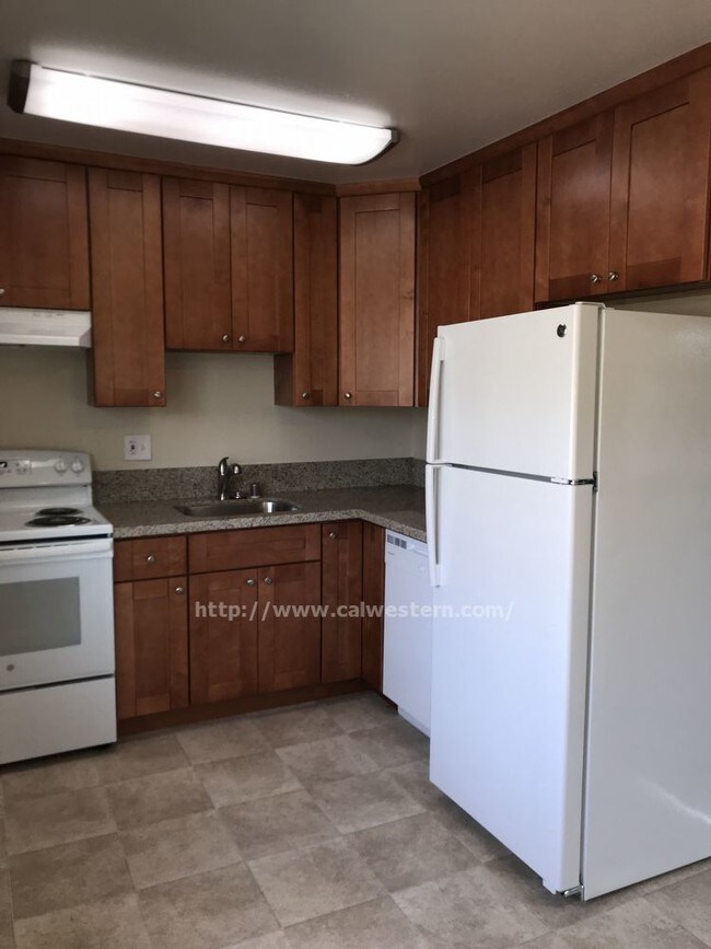 Foto del edificio - 2 Bed 1 Bath new inside on Payne/Saratga Ave.