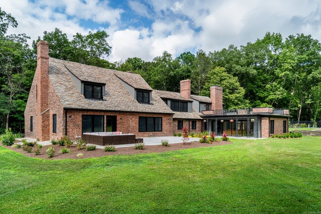 Building Photo - 372 Tucker Hill Rd