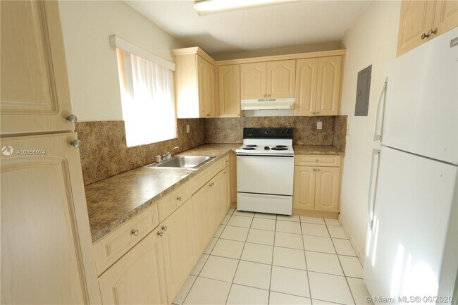 Building Photo - 2735 W 52nd St