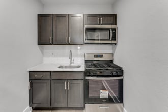 Building Photo - 49 E Cliveden St