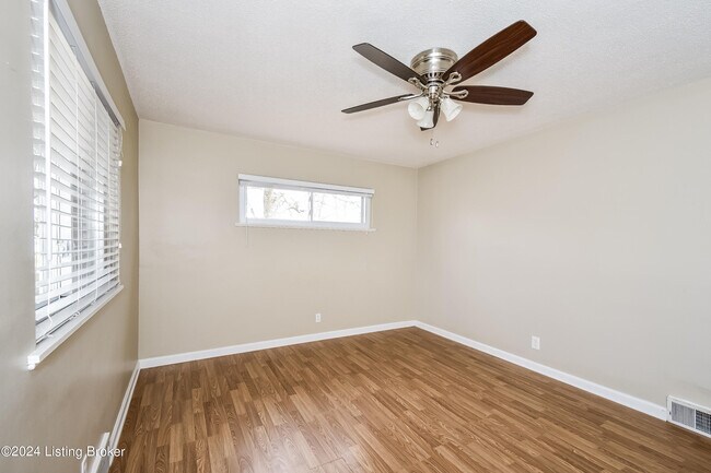Foto del edificio - 1604 Louise Ave