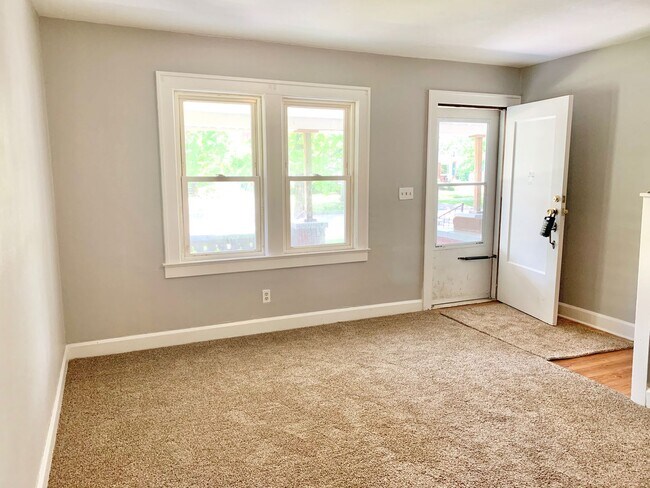 Foto del edificio - 1911-1911 E 34th St