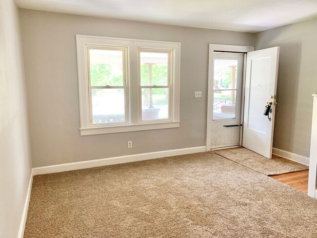 Building Photo - 1911-1911 E 34th St