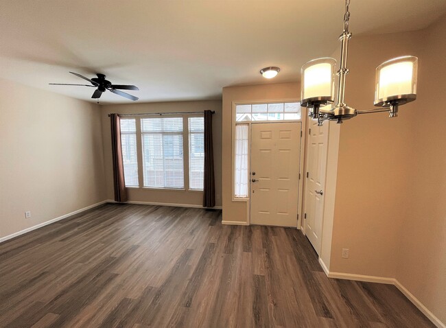 9 foot ceilings, new vinyl plank flooring - 5555 E Briarwood Ave