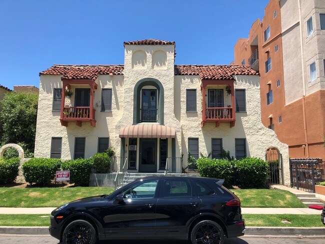 Foto del edificio - 353 S Cloverdale Ave