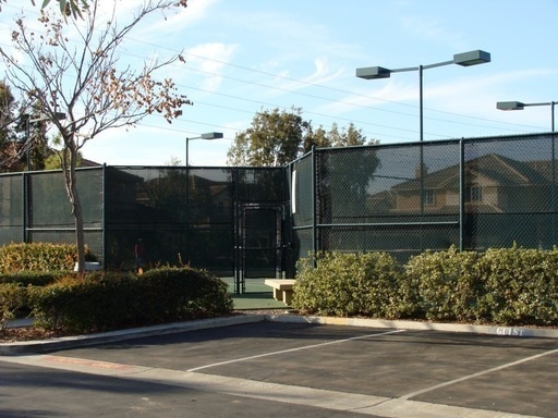 Foto del edificio - Centrally Located Townhome w/ 2 Car Garage...