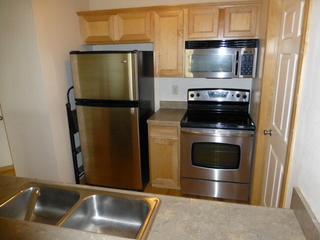 Stainless Steel appliances - 2474 Cascade Ln
