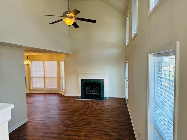 Building Photo - 815 Camelon Ct