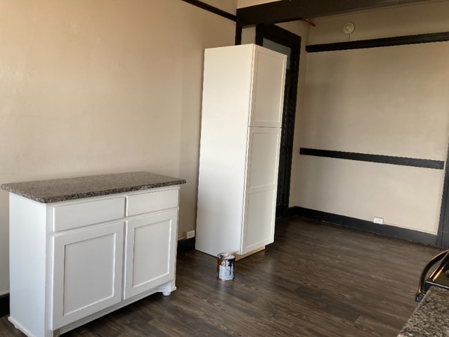 Building Photo - 301 N Austin St