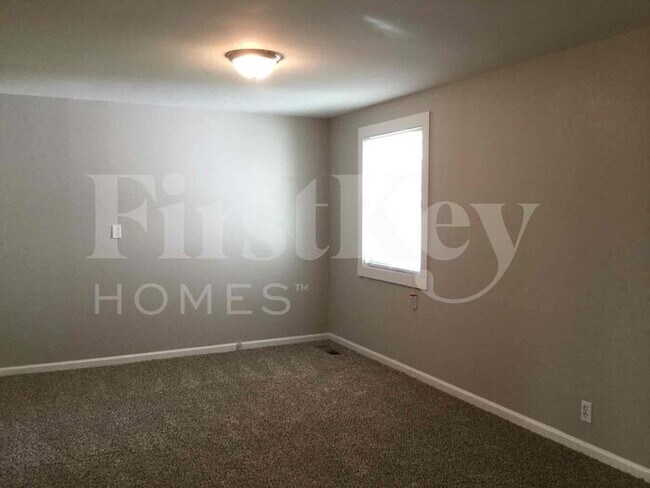 Building Photo - 135 Harris Cir