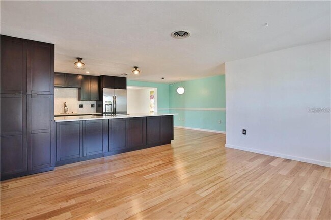 Foto del edificio - 7355 Cass Cir