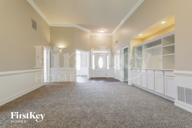 Building Photo - 715 Roland Manor Dr