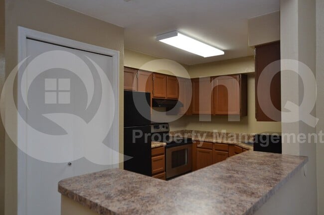 Building Photo - 533 W Guadalupe Rd