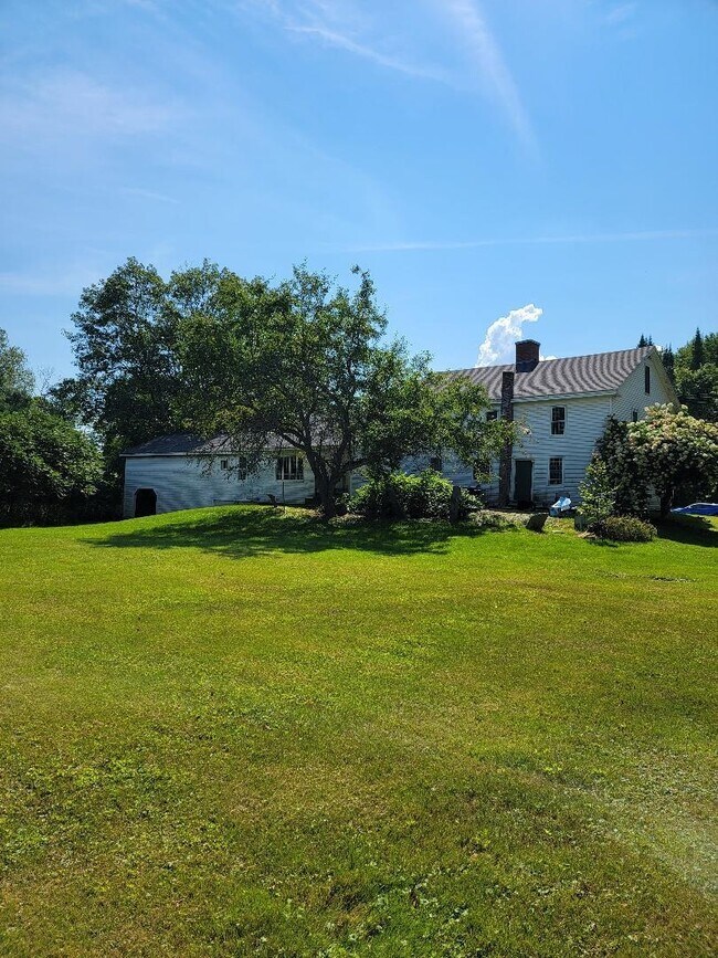 Building Photo - 544 Fairgrounds Rd