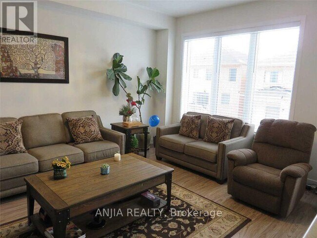 Photo du bâtiment - 73 Barrister Ave