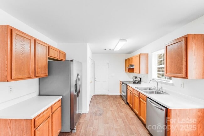 Building Photo - 814 Mt Holly-Huntersville Rd