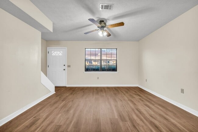 Building Photo - 450 W Broad St