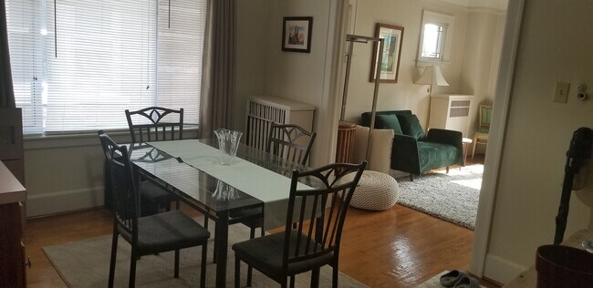 Foto del edificio - 1084 Beaconsfield Ave