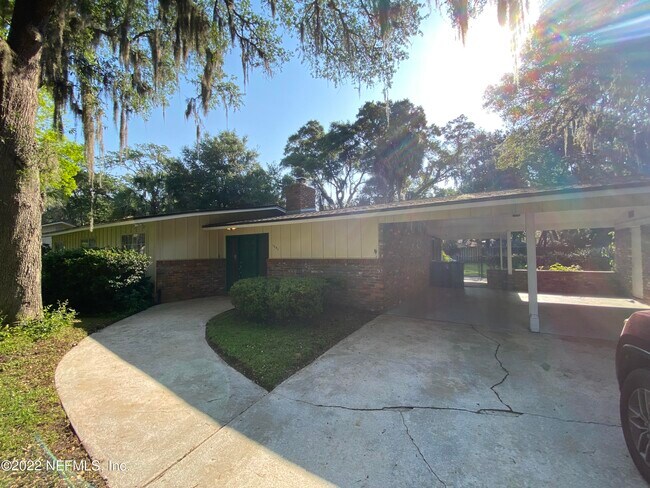 Building Photo - 1301 Kings Rd