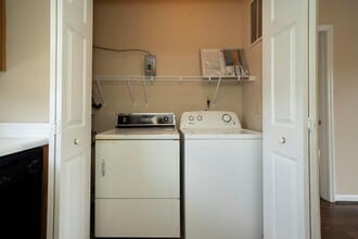 Building Photo - 528 Genelda Ave