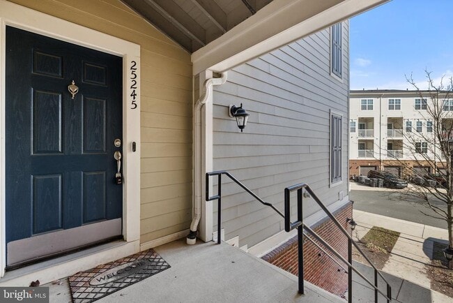 Building Photo - 25245 Laureldale Terrace