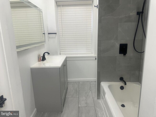 Foto del edificio - 1109 W James St