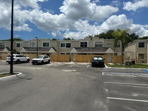 Building Photo - 6840 SW 45th Ln
