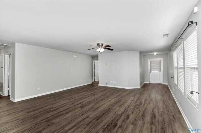 Foto del edificio - 325 Kenneth Blvd NW