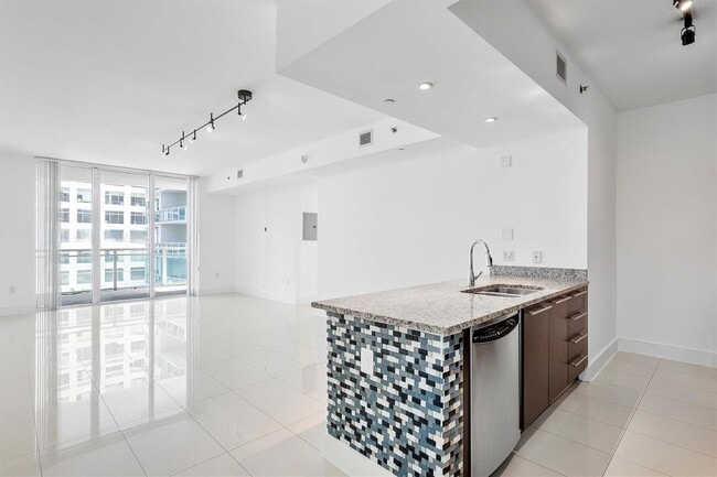Building Photo - 951 Brickell Ave