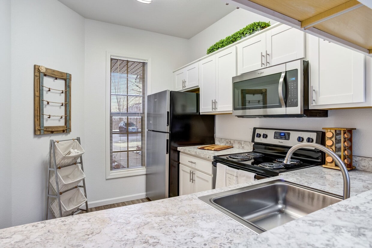 Woodland Meadows Apartments Apartments in Clinton Township, MI