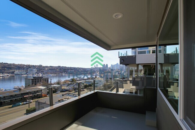 Foto del edificio - 2 BED & 2 BATH CONDO AVAILABLE FOR RENT