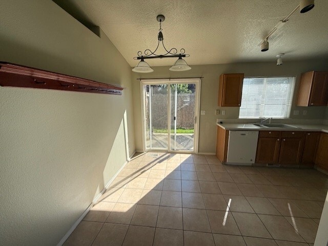 Building Photo - 2526 N Iris Pl