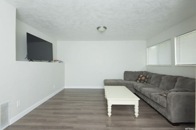 Building Photo - North Provo Duplex