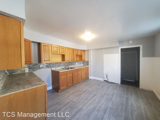 Foto del edificio - 5 br, 1 bath House - 207 Jones Avenue