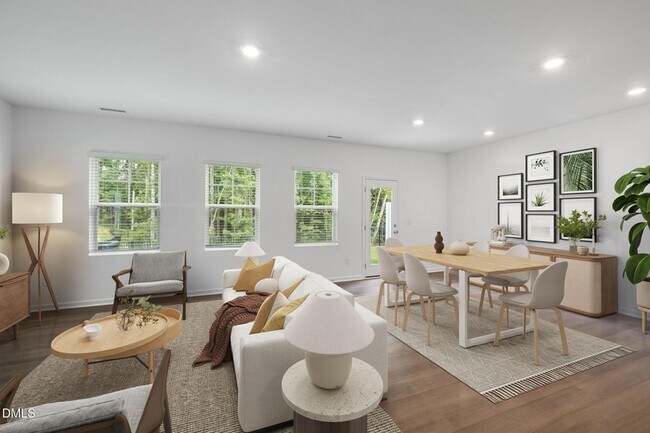 Building Photo - 421 Deep Oak Dr