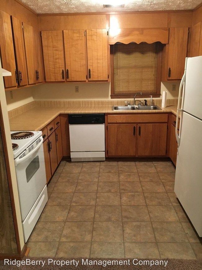 Building Photo - 511-5Z2 Chateau Dr SE