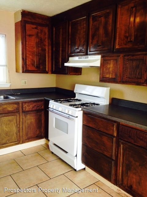 Building Photo - 2 br, 1 bath Apartment - 15300 Murphy Ave