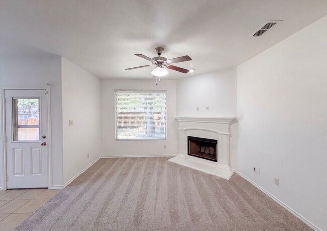 Foto del edificio - 1008 Edgewater Dr