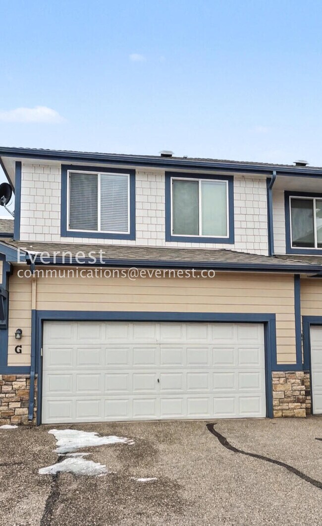 Building Photo - 2921 Kansas Dr