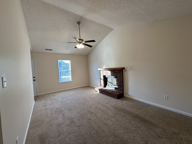 Building Photo - 105 Live Oak Ct