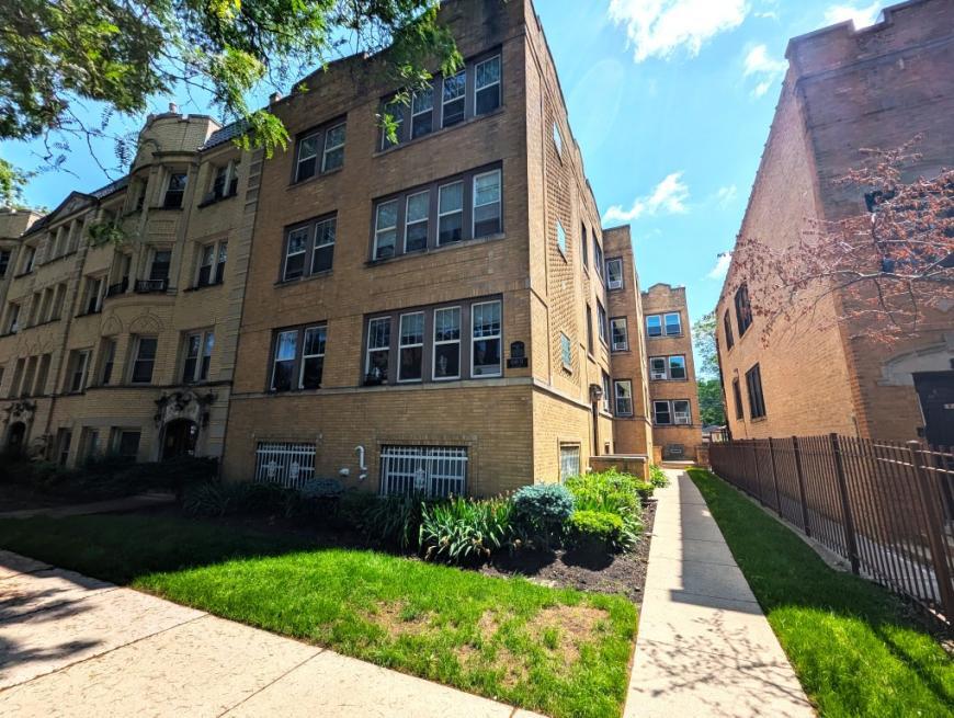 Primary Photo - 1 bedroom in CHICAGO IL 60618