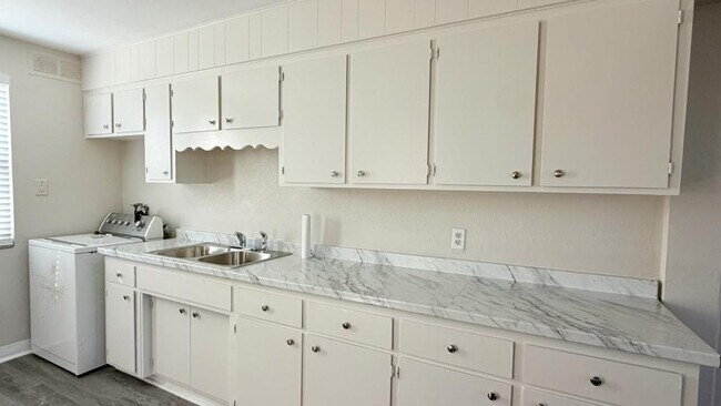 Foto del edificio - 6534 Kelly St