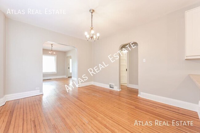 Building Photo - Cozy 2BD/1BA Home with Private Backyard in...