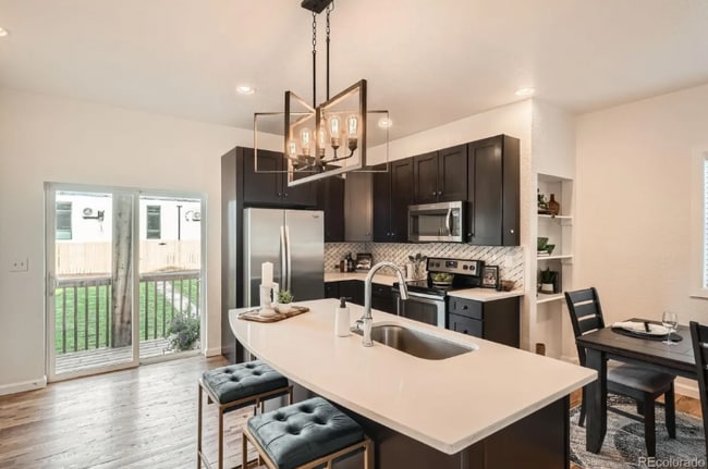 Building Photo - 2426 S Acoma St