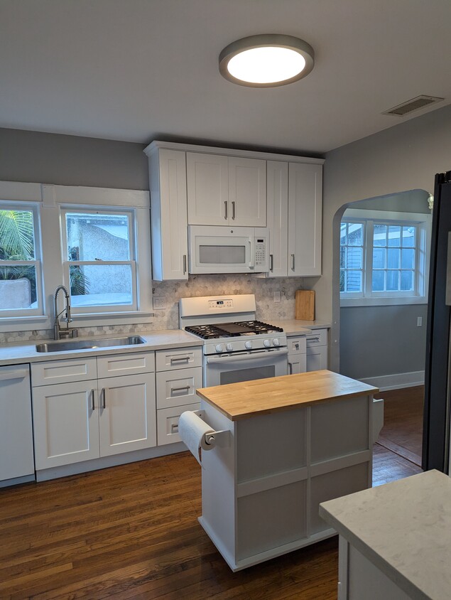 Remodeled kitchen - 3320 Herman Ave