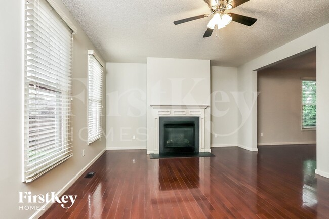 Building Photo - 3638 Arpent St